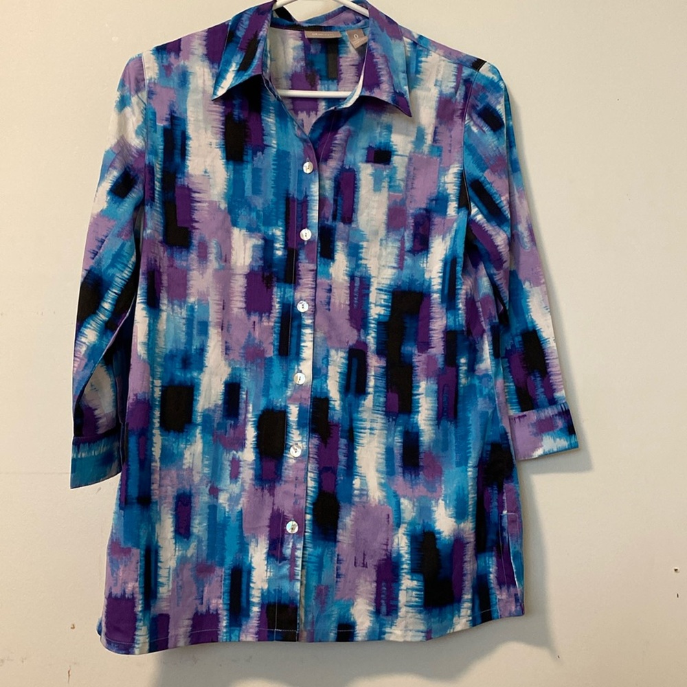 Chico’s women’s blouse, 100% polyester, excellent condition, size 0